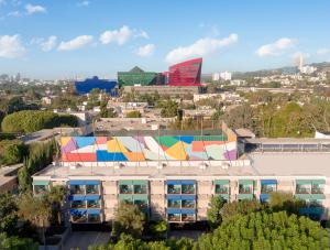 Le Parc at Melrose - Dining and Nightlife