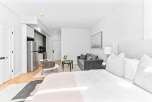 Luxe Studio W Juliet Balcony in Upper East - Nearby Attractions