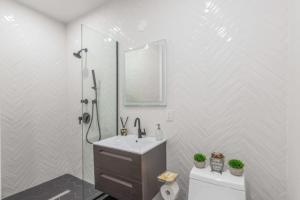 Luxe Studio W Juliet Balcony in Upper East - Guest Policies
