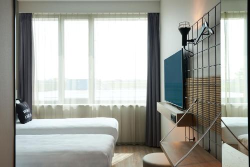 Moxy Amsterdam Schiphol Airport - Policies