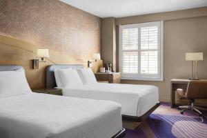 Pasadena Hotel & Pool - Fitness Center and Restaurant Offerings