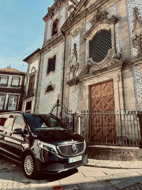 Porto: Top-Rated Airport Transfer! 🌟 - Luxurious Vehicles and Comfortable Journey