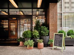 Romer Hells Kitchen - Guest Reviews and Experiences