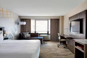 San Francisco Airport Marriott Waterfront - Fitness Center and Activities