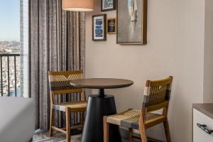 Sheraton San Diego Hotel & Marina - Room Features