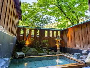 Shima Onsen Kashiwaya Ryokan - Rejuvenating Hot Springs