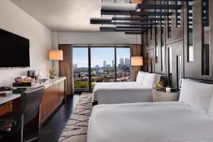 SIXTY Beverly Hills - Rooftop Pool and Bar