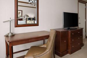 The Blakely by LuxUrban - Dining and Nearby Attractions