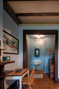 The Harlem Flophouse - Check-in and Check-out Policies