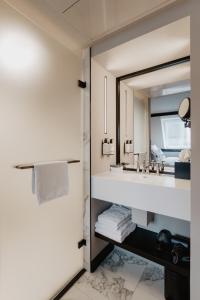 The Nox Hotel - Hotel Amenities and Services