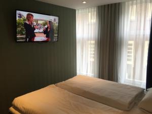 The Old Nickel Hotel - Parking Information