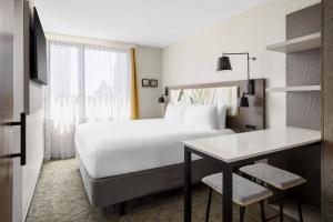 TownePlace Suites by Marriott New York Manhattan/Chelsea - Delightful Breakfast Options