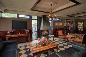 Van Der Valk Hotel Hardegarijp - Leeuwarden - Child and Pet Policies