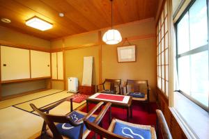 Yudanaka Yumoto - Unwind in Natural Hot Springs