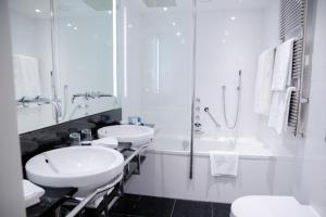 Ambassade Hotel - Questions About Staying Here