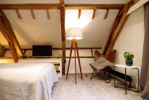 Authentic Farmhouse - The Gilded Unicorn - Check-in and Check-out