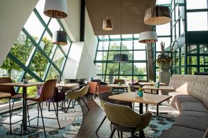 Best Western Hotel Nobis Eindhoven-Venlo A67 - Transportation and Services