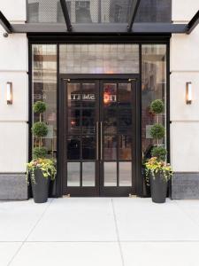 Broadway Plaza Hotel - Location and Attractions