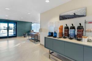 Comfort Inn Marina on the Monterey Bay - Room Accommodations and Amenities