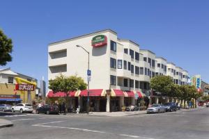 Courtyard by Marriott Fishermans Wharf - Parking and Safety Measures