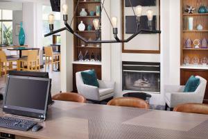 DoubleTree by Hilton Los Angeles/Commerce - Outdoor and Fitness Facilities