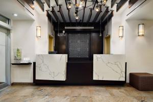 Fairfield Inn & Suites by Marriott New York Manhattan/Chelsea - Nearby Transportation and Parking
