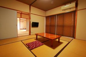 Family Ryokan Kawakyu With Showa Retro, Private Hot Spring - Amenities and Services