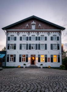 Fletcher Hotel Château De Raay - Frequently Asked Questions