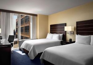 Hilton New York Fashion District - Neighborhood Highlights