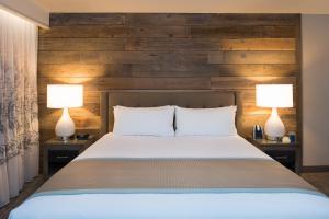 Hotel Azure - Ratings and Feedback