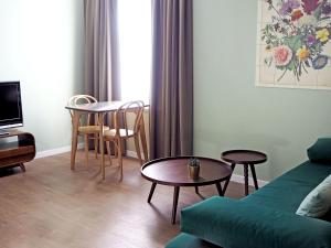 Hotel Sebel - Parking and Transportation