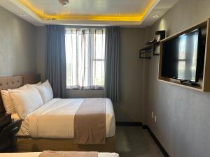 Madison LES Hotel - Dining and Entertainment