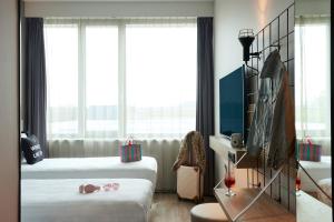 Moxy Amsterdam Schiphol Airport - Dining Options
