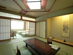 Nisshokan Shinkan Baishokaku - Accessibility and Transportation