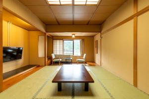 Ooedo Onsen Monogatari Kounkaku - Location and Accessibility