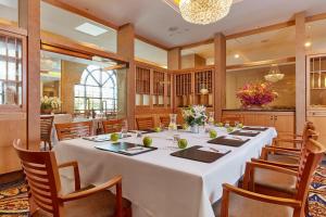 Orchard Hotel - Room Types and Features