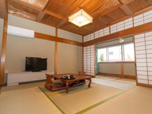 Shimaya - Special Features