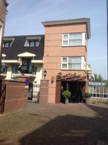 SuyderSee Hotel - Location and Nearby Attractions