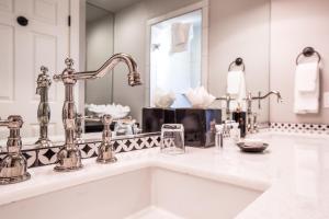 The Chateau at Lake La Quinta - Accessibility Considerations