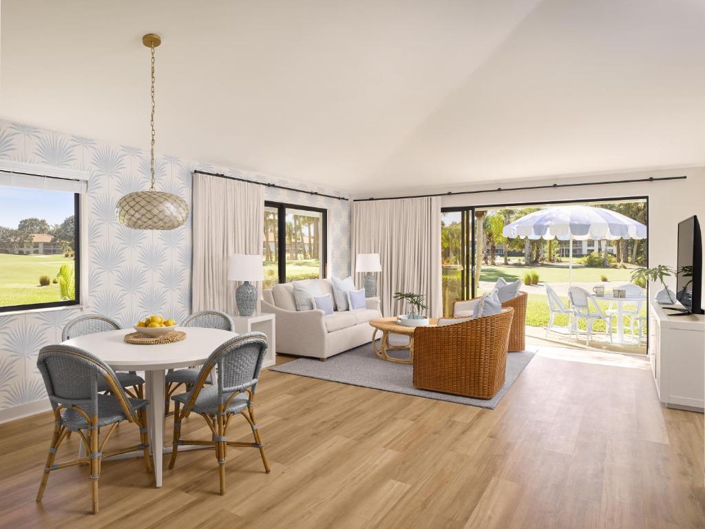 The Cottages at PGA National Resort - Location and Nearby Attractions