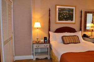 The Wall Street Inn - Dining and Breakfast Options