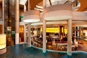 The Westin Bonaventure Hotel & Suites, Los Angeles - Parking and Policies