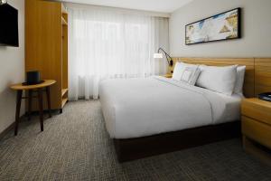 TownePlace Suites by Marriott New York Manhattan/Times Square - Convenient Dining Nearby