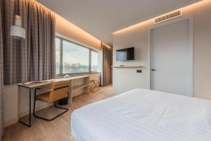 Urban Lodge Hotel - Questions About Staying Here