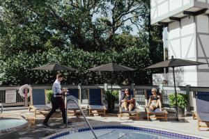 Vinland Hotel and Lounge - Dining and Culinary Options