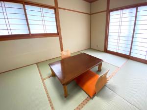 Yufuin Onsen Hasuwa Inn - Onsen and Japanese Garden