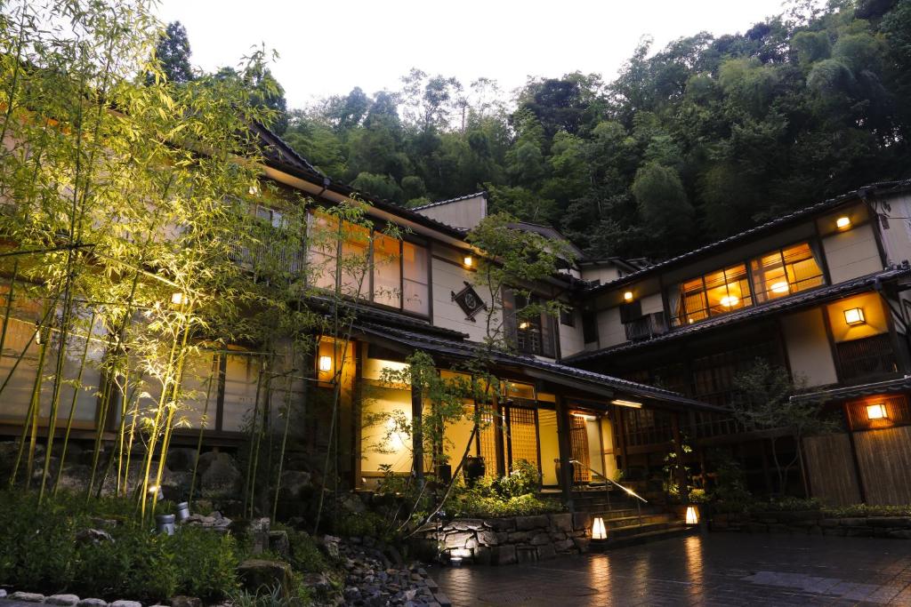 Yuraku Kinosaki Spa & Gardens - Guest Services and Amenities