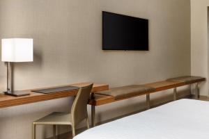 AC Hotel by Marriott San Francisco Airport/Oyster Point Waterfront - Nearby Attractions