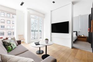 Andaz 5th Avenue, By Hyatt - Nearby Attractions and Highlights