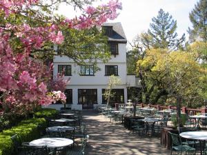 Benbow Historic Inn - Booking Your Stay